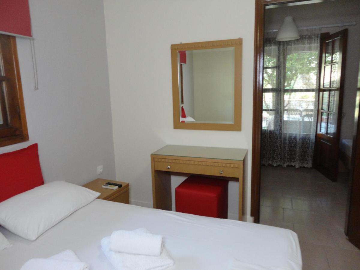 Makis House Hotel Nikiti  Bagian luar foto