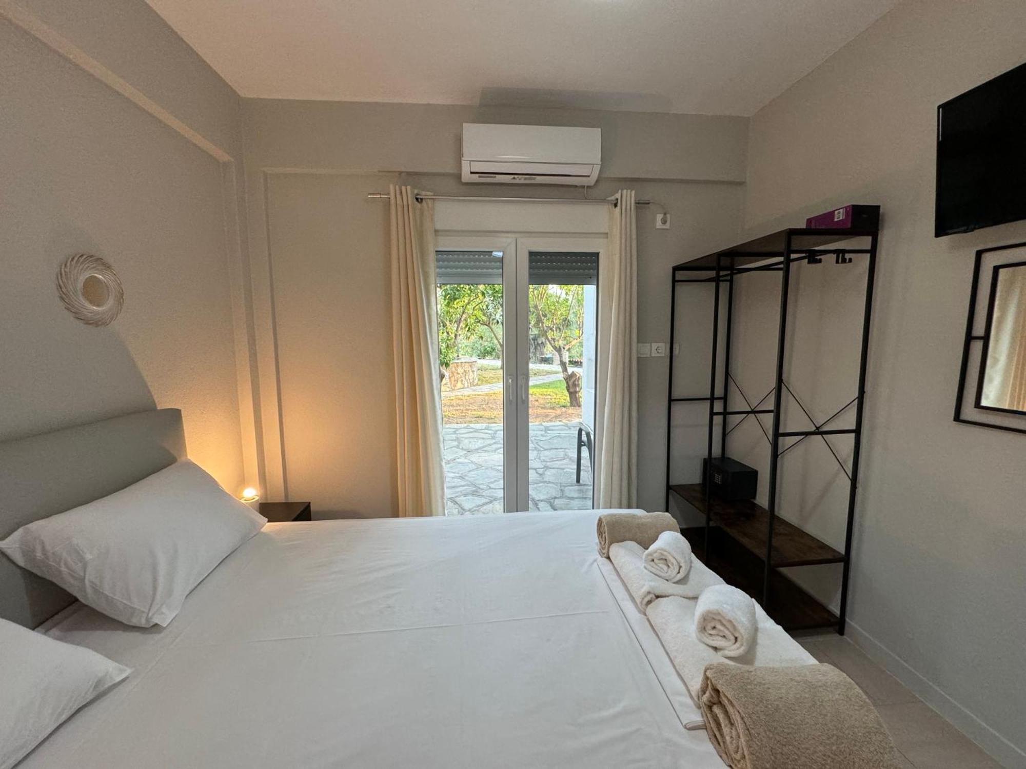 Makis House Hotel Nikiti  Bagian luar foto