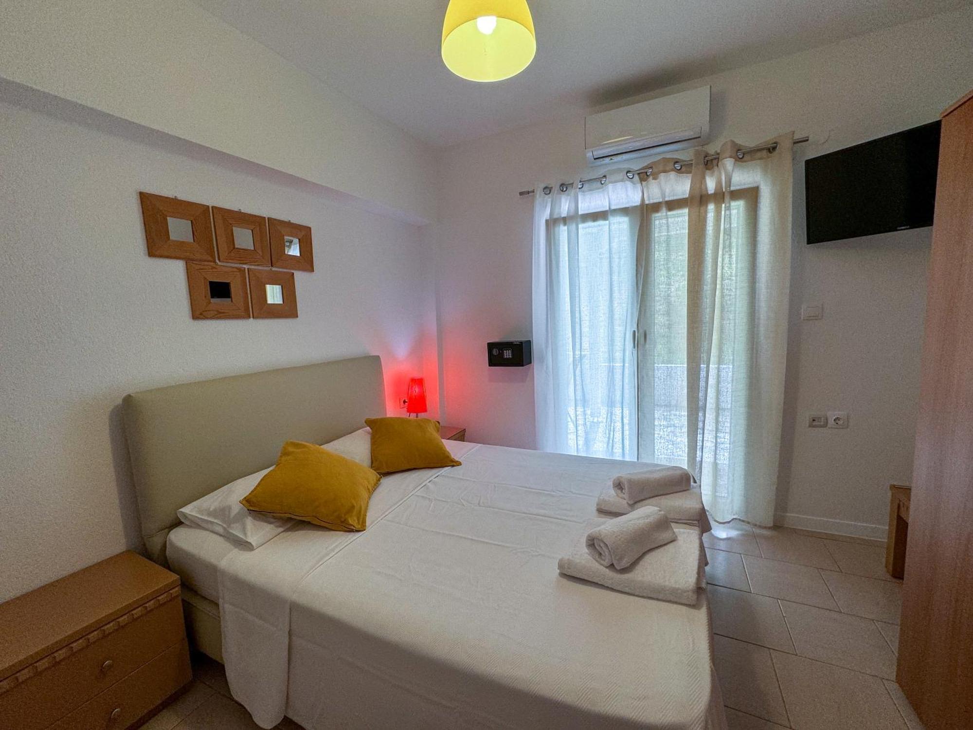 Makis House Hotel Nikiti  Bagian luar foto
