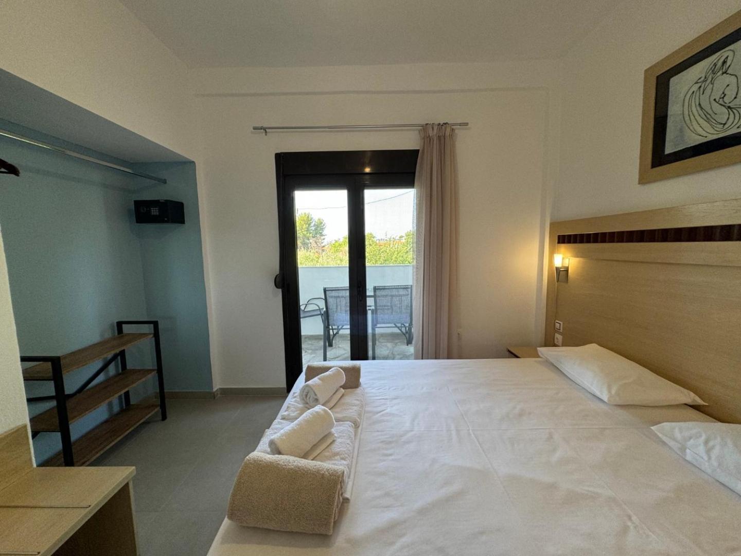 Makis House Hotel Nikiti  Bagian luar foto